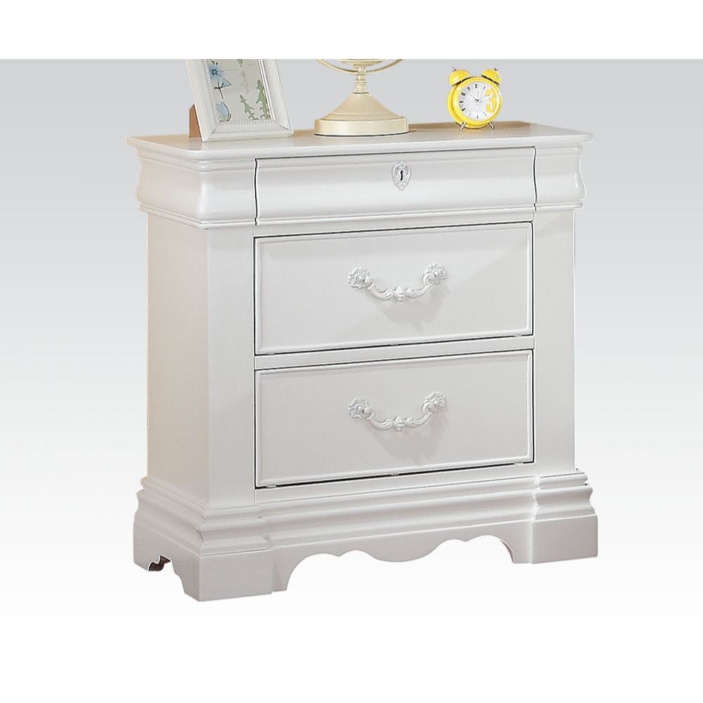 Estrella 3 Drawers 28"H Nightstand